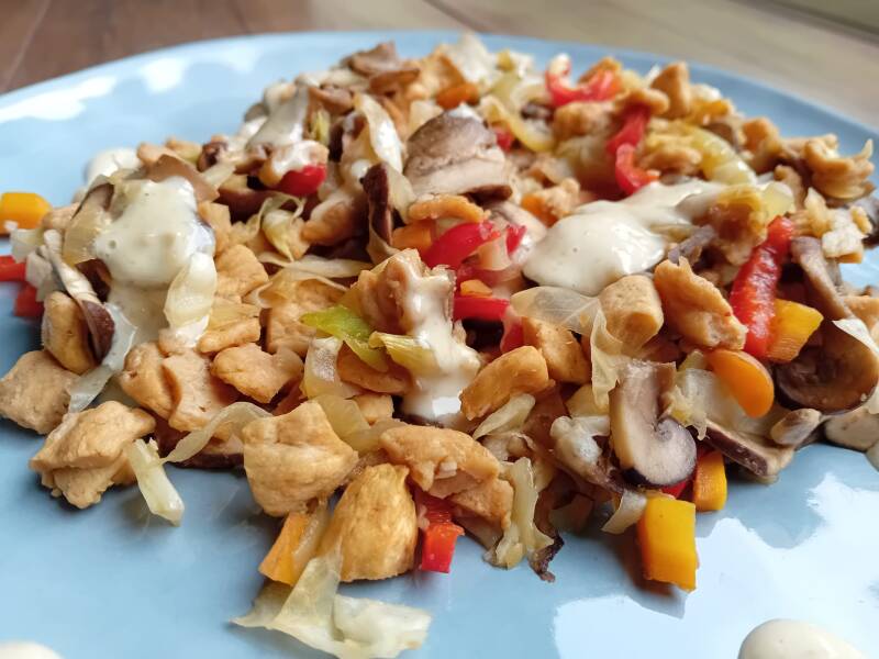 Groentenwok met proteïnestukjes