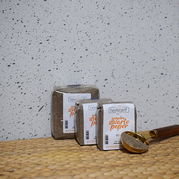 Zwarte peper gemalen