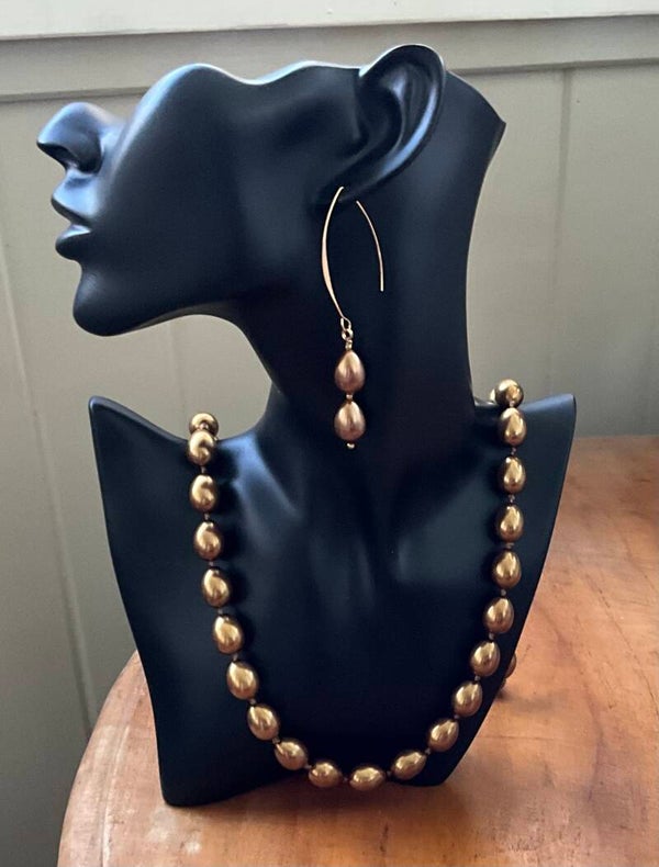Oval Shell Pearl Necklace: Rust