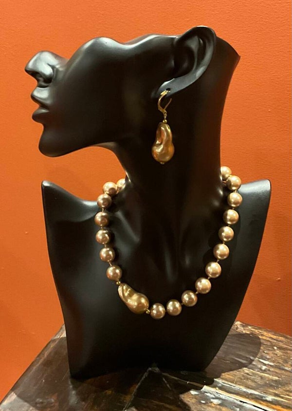 Choker 12mm Matt Gold Shell Pearl with Baroque inset