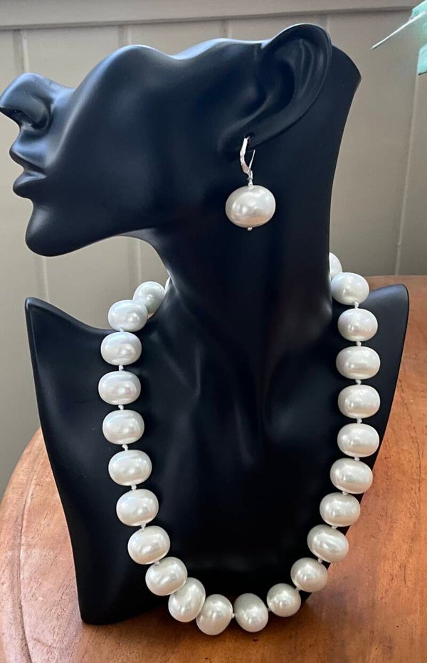 Statement Shell Pearl Necklace; White