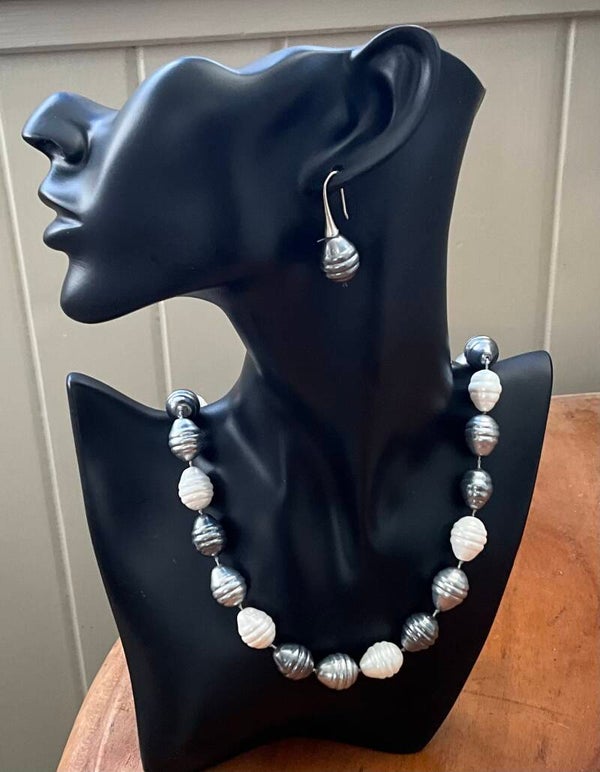 Baroque Shell Pearl Necklace: Dark Grey-Black/ Silver/ White