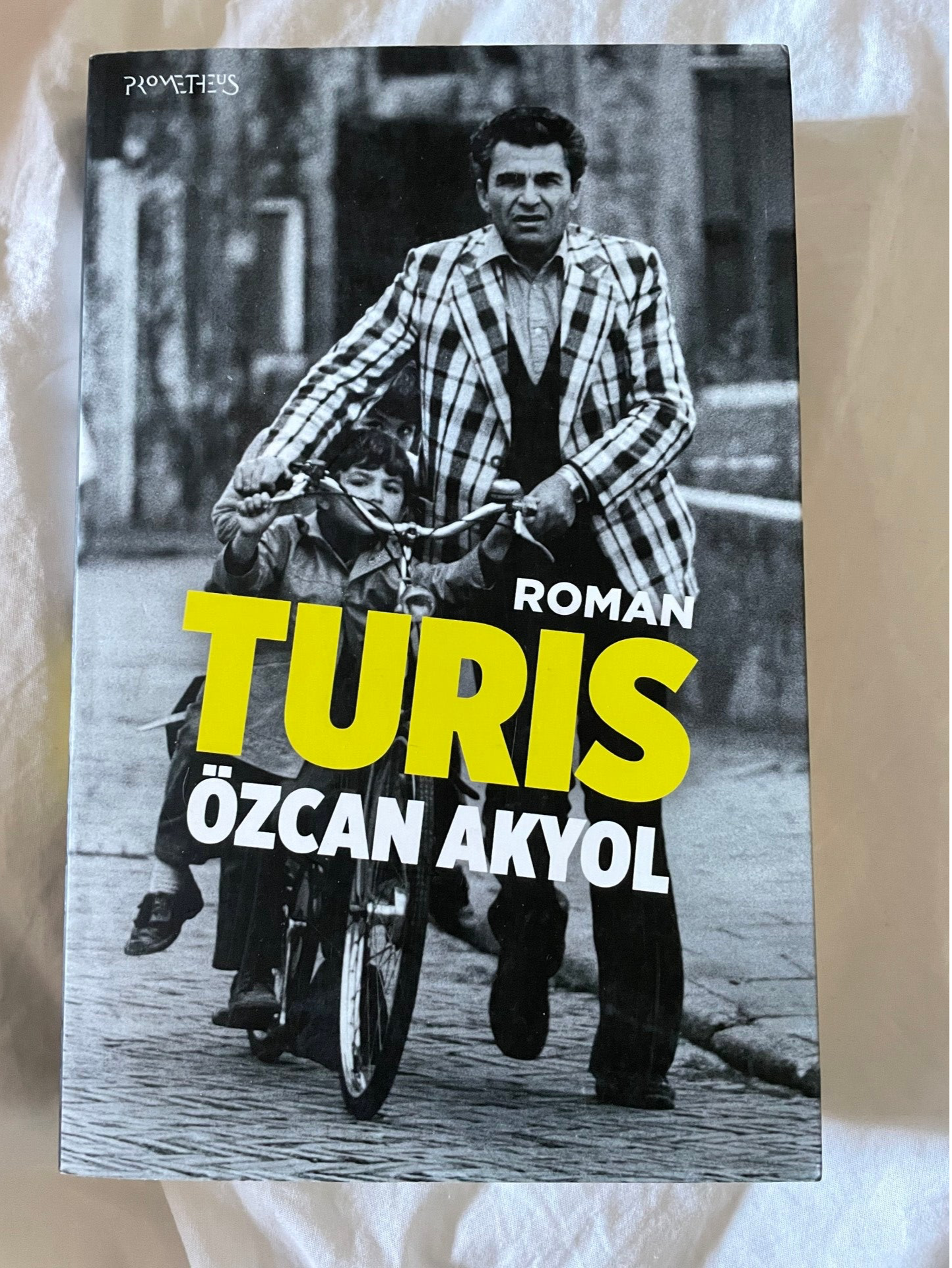 Öczan Akyol (‘Eus’): Turis (Roman)