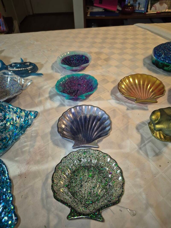 Starfish, conch shell, shell trays