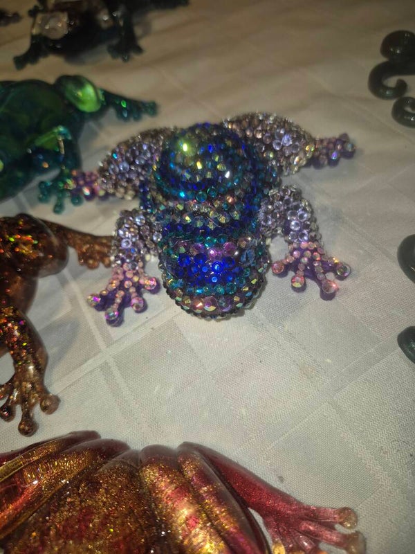 Super cute frogs