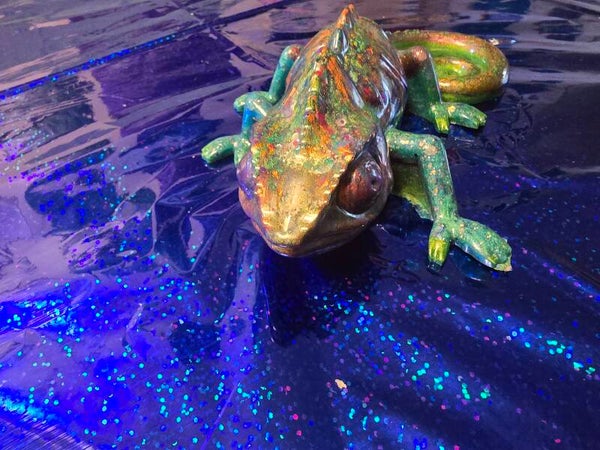Resin lizard