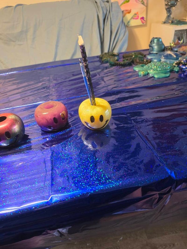 Smiley face pen holder