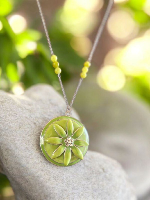 Collier Fleur Verte en Acier Inoxydable & Péridot