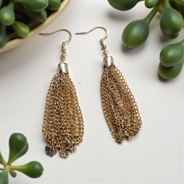 Boucles d’oreilles Chaînes Dorées – Élégance & Légèreté