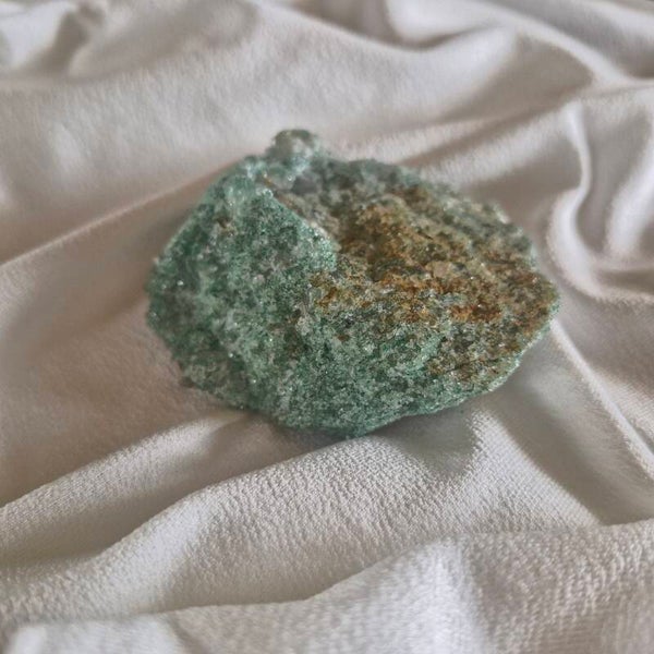 Fuchsite verte scintillante – Pierre brute naturelle (118 g)