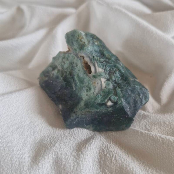 Agate mousse naturelle – Pierre brute verte (82 g)