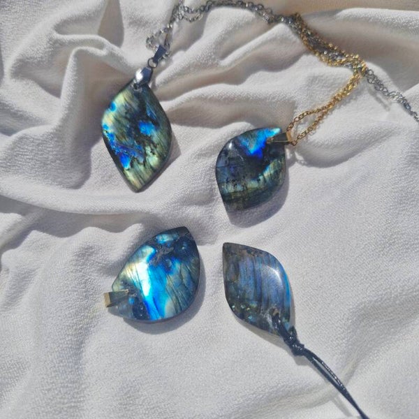 Labradorite – Protection & Intuition