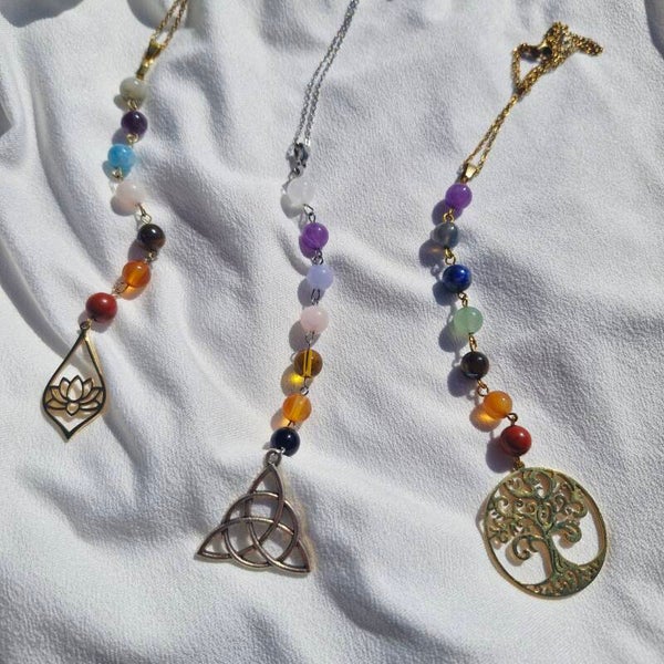 Colliers Énergie & Harmonie – Pierres Naturelles & Symboles Sacrés