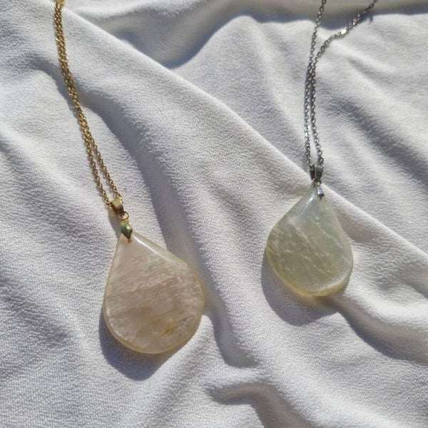 Collier en acier inoxydable et Pierre de Lune beige