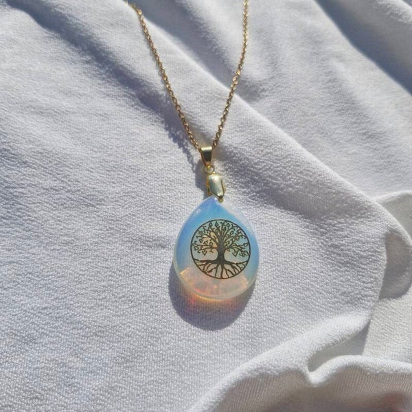 Collier en acier inoxydable doré et Opaline – Arbre de Vie