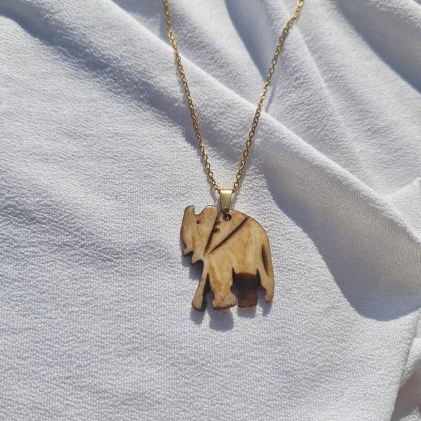 Collier éléphant sculpté et chaîne en acier inoxydable doré