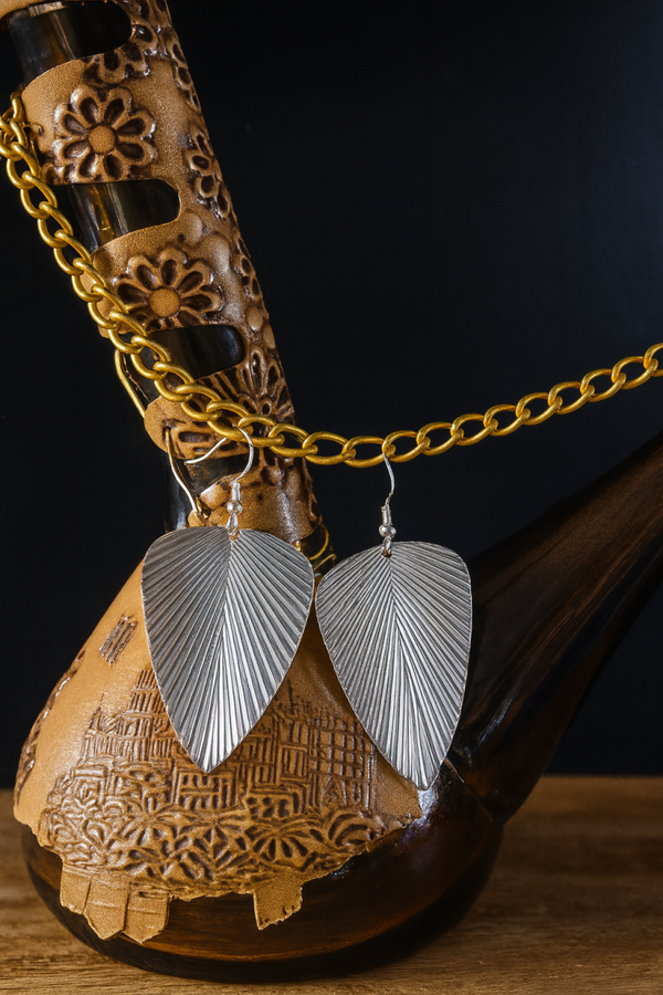 Boucles d’Oreilles Feuille d’Argent – Légèreté & Nature