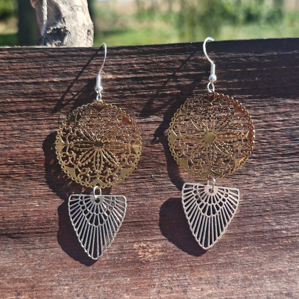 Boucles d’oreilles Mandala & Triangle ajouré – Équilibre & harmonie