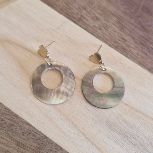 Boucles d’oreilles Nacre & Acier inoxydable – Élégance naturelle