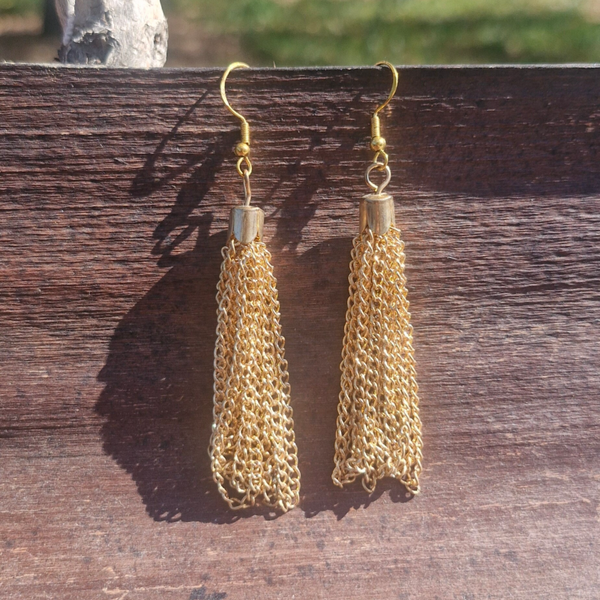 Boucles d’oreilles Chaînes Dorées – Élégance & Légèreté