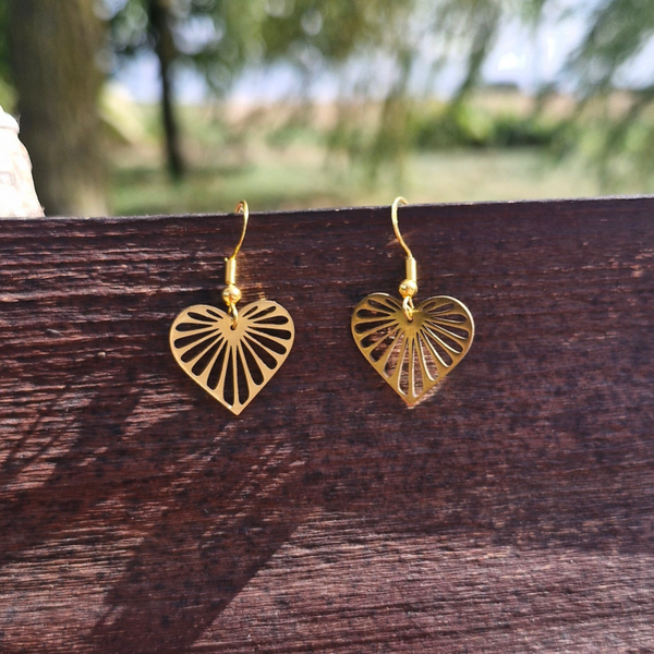 Boucles d’oreilles Cœur doré – Élégance et douceur
