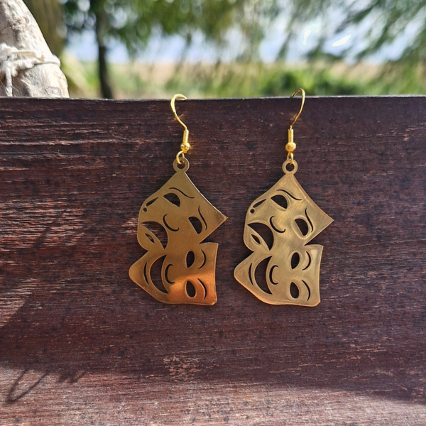 Boucles d’oreilles dorées ajourées – Élégance contemporaine