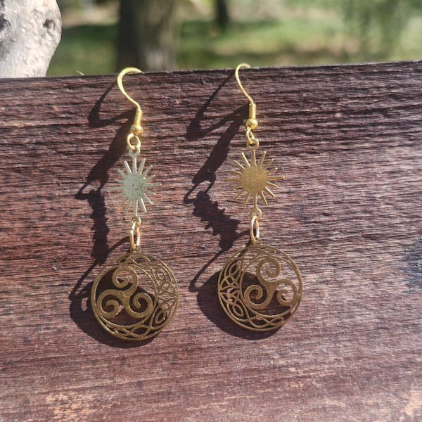 Boucles d’oreilles Triskel & Soleil doré – Énergie et lumière