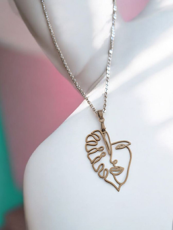 Collier en acier inoxydable – Visage abstrait argenté