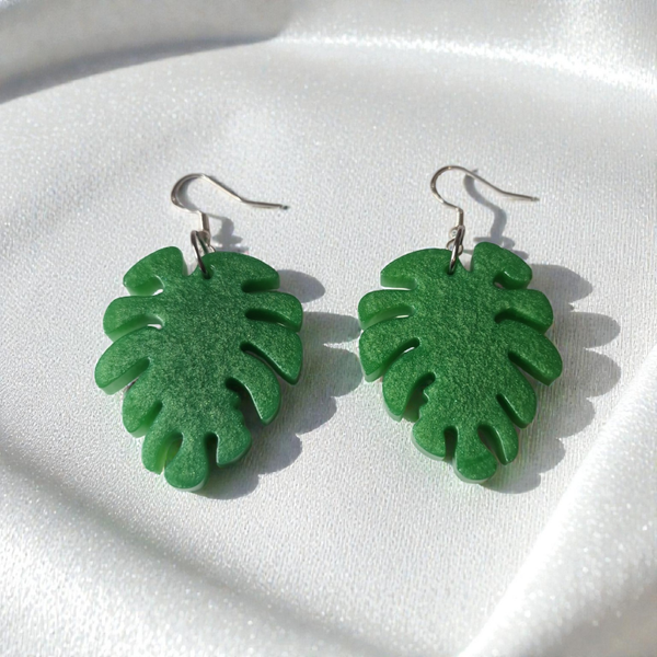 Boucles d’oreilles feuille – Résine verte & argent 925