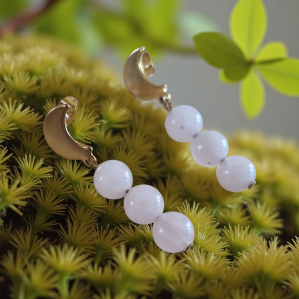 Boucles d’oreilles Quartz Rose & Lune – Douceur et Amour