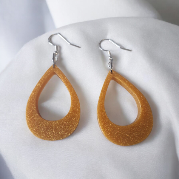 Boucles d’oreilles – Gouttes dorées scintillantes
