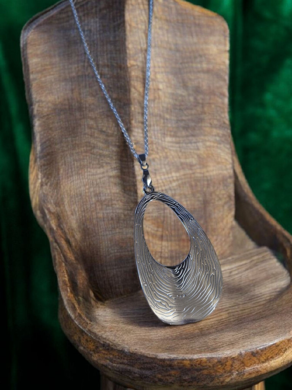Collier en acier inoxydable – Goutte texturée argentée