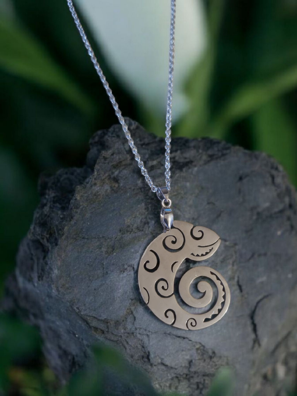 Collier en acier inoxydable – Caméléon tribal argenté