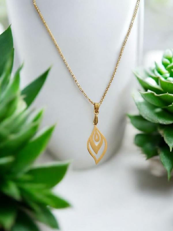 Collier en acier inoxydable – Goutte ajourée dorée