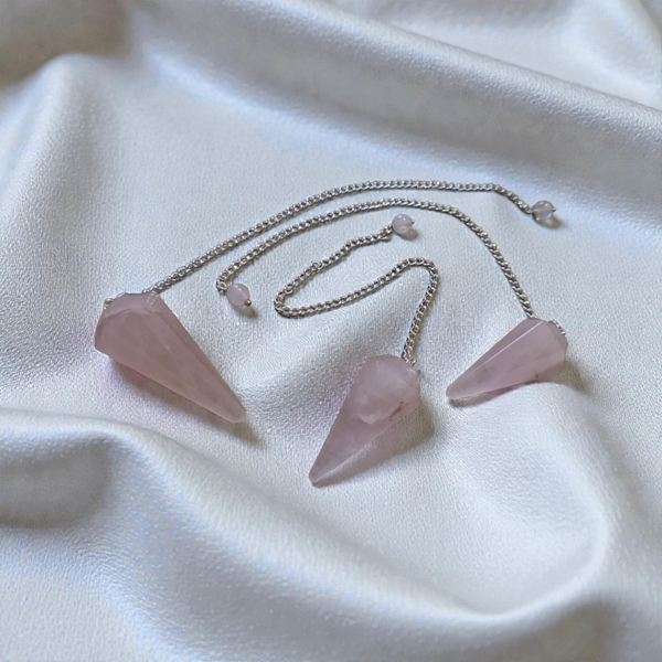 Pendule en Quartz Rose – Amour & Intuition