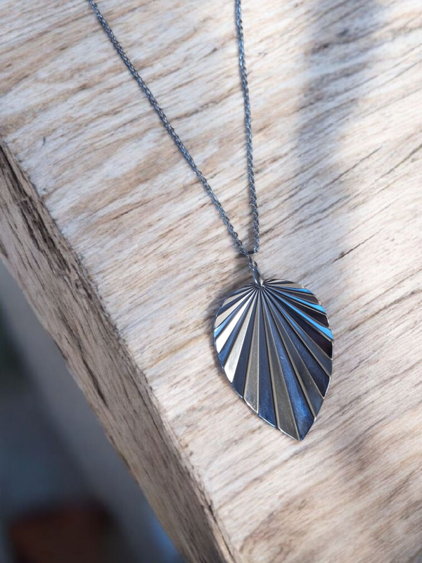 Collier en acier inoxydable – Feuille argentée