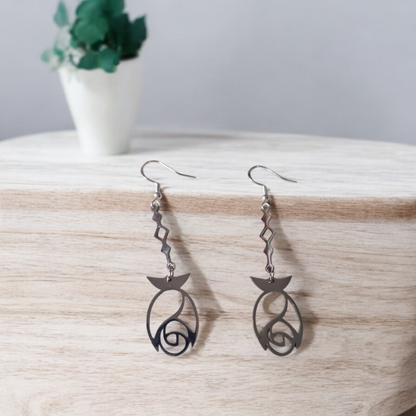 Boucles d’oreilles — Fleurs stylisées argentées