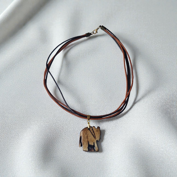 Rad de cou – Éléphant sur cordons cuir