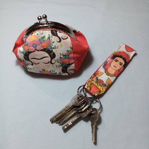 Conjunto monedero y llavero a juego