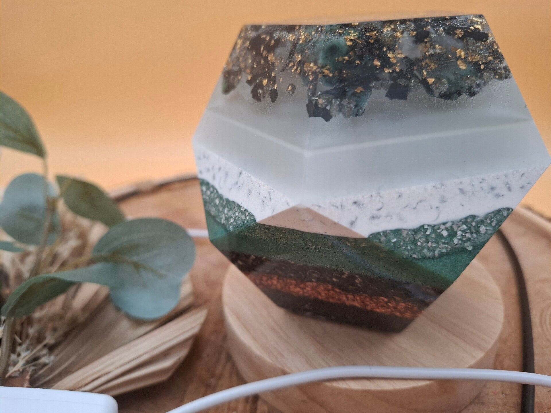 Orgonit Dodekaeder mit Licht Smaragd