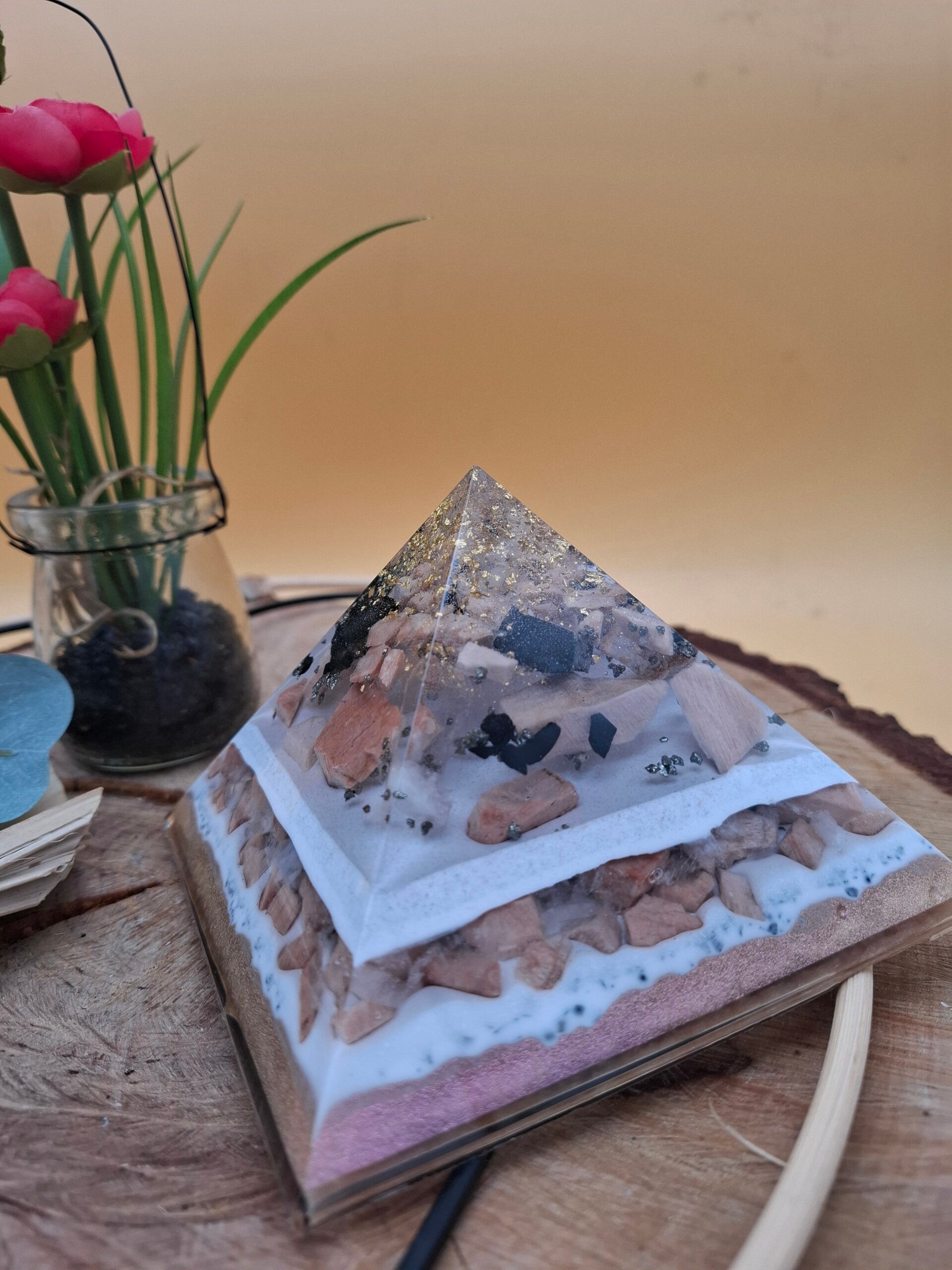 Orgonit Pyramide Mondstein