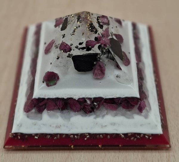 Orgonit Pyramide Rubin