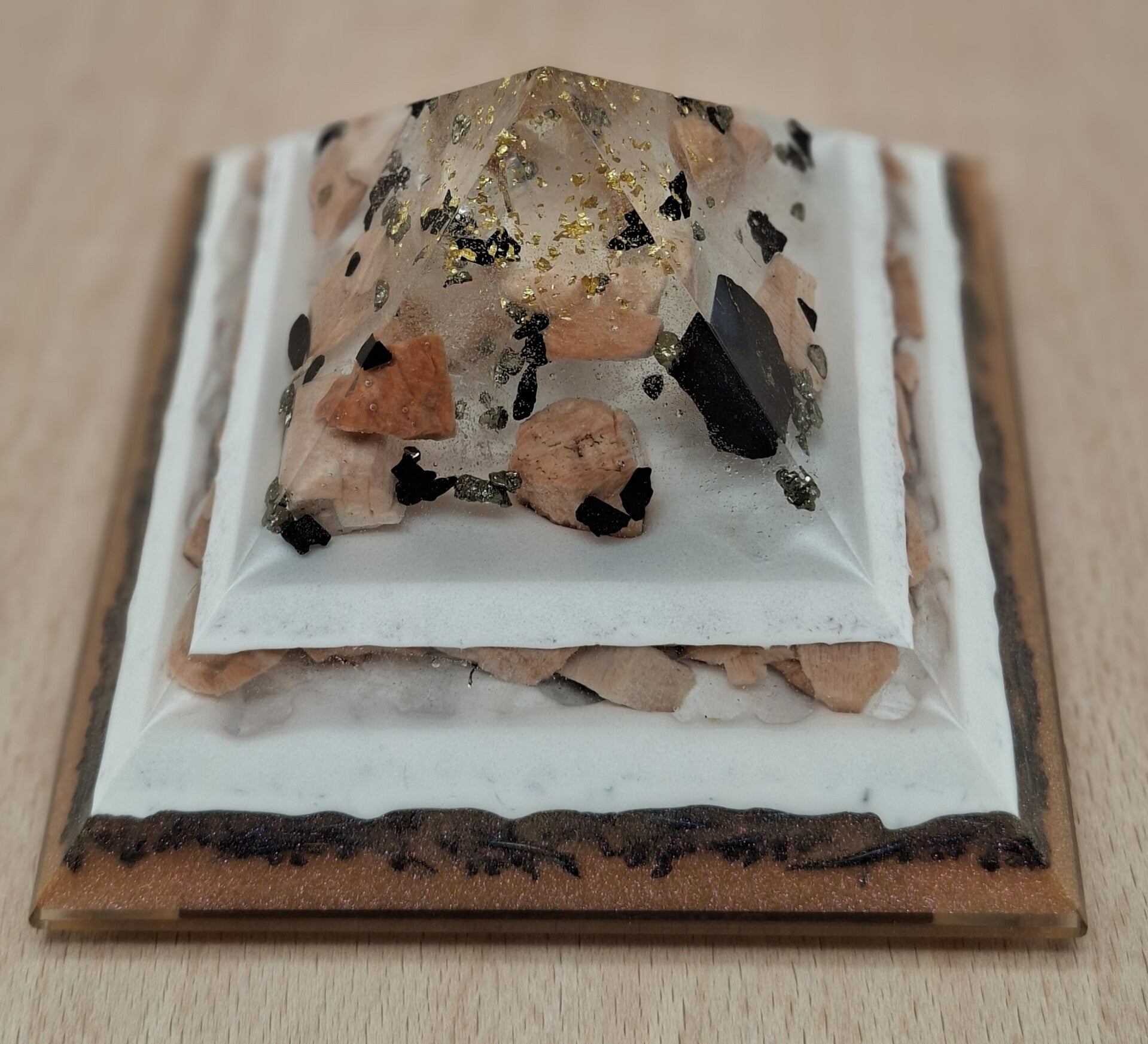 Orgonit Pyramide Mondstein