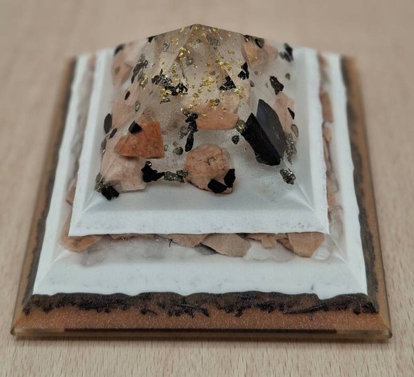 Orgonit Pyramide Mondstein