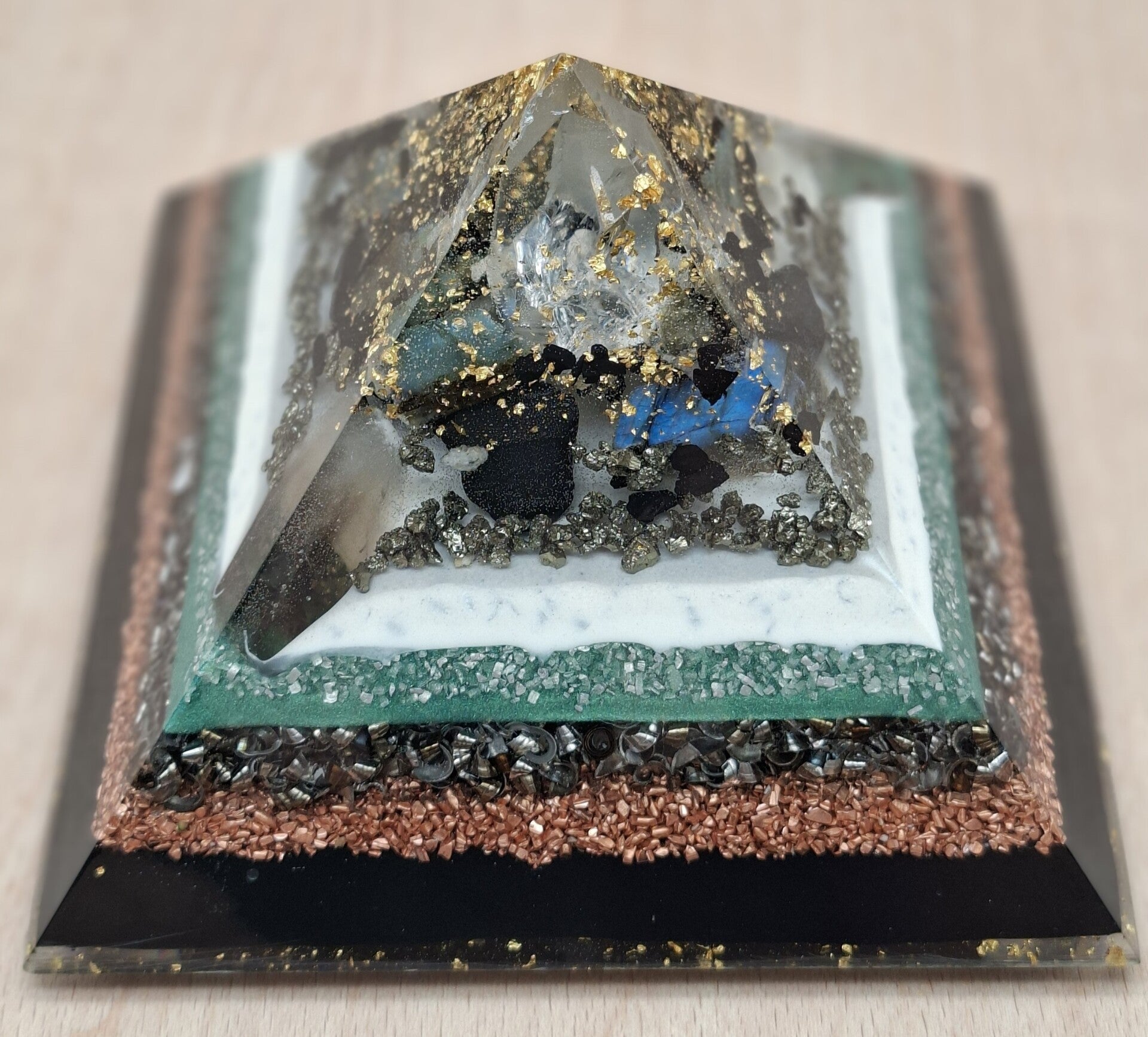 Orgonit Pyramide Labradorit