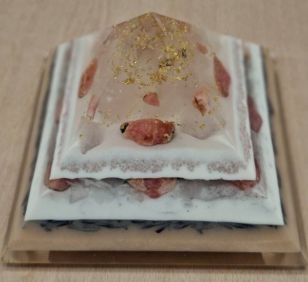 Orgonit Pyramide Rosenquarz