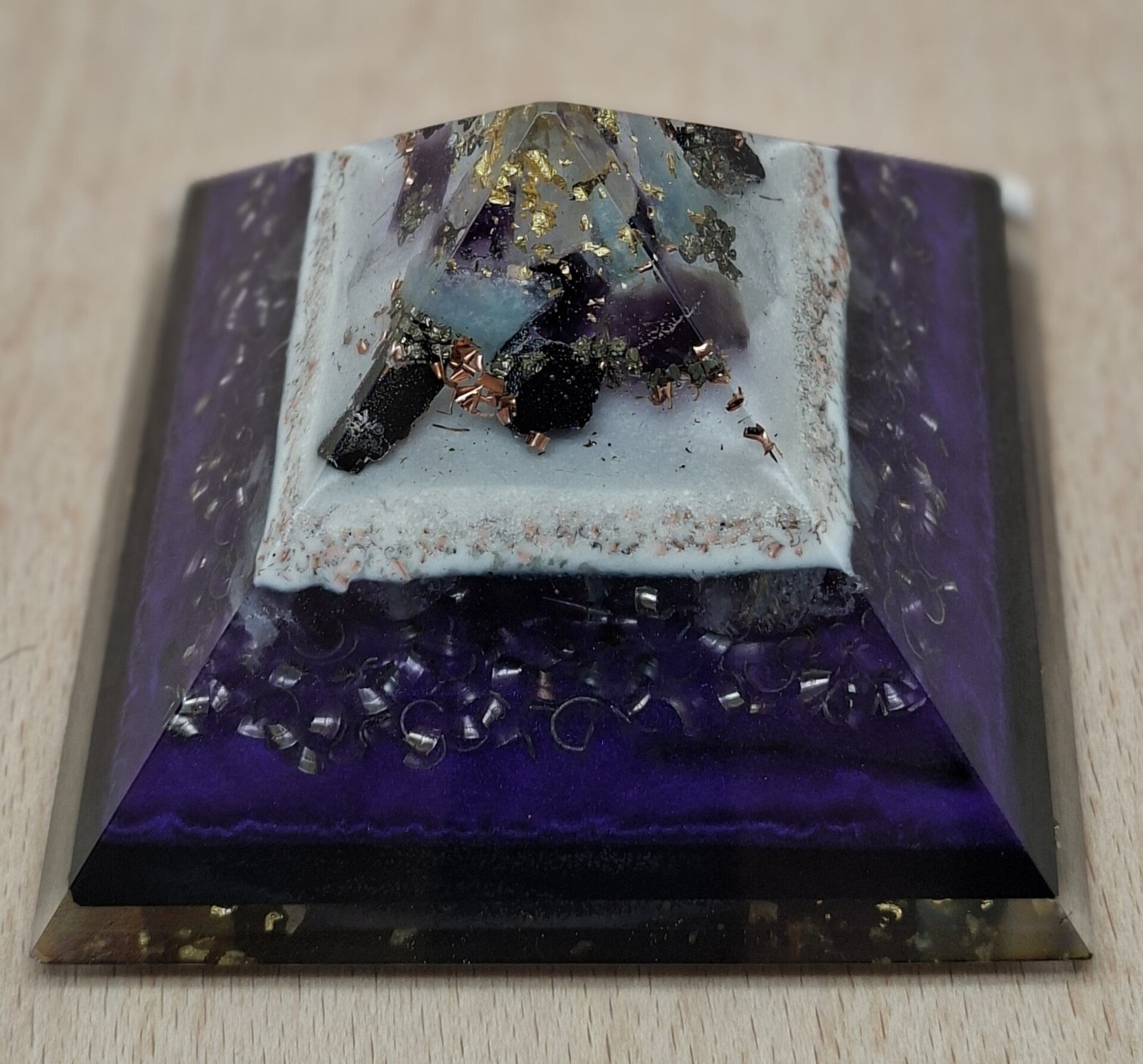 Orgonit Pyramide Amethyst Fluorit