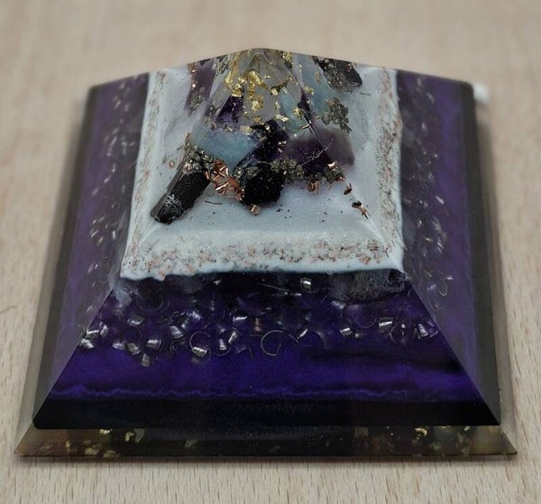 Orgonit Pyramide Amethyst Fluorit