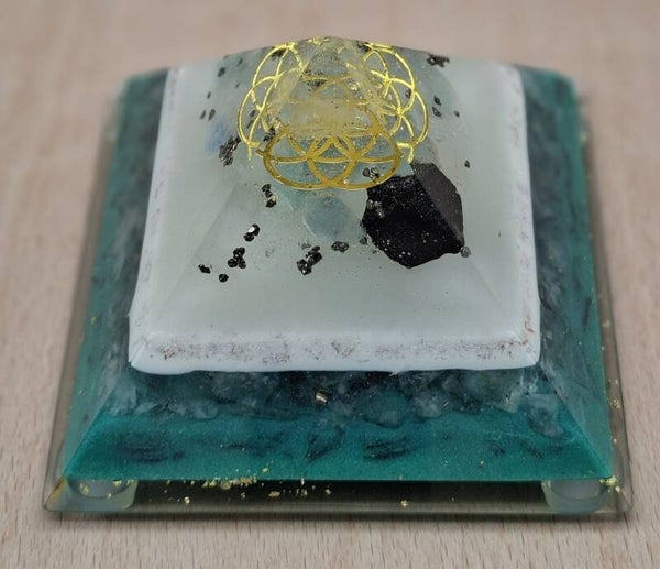 Orgonit Pyramide Fluorit