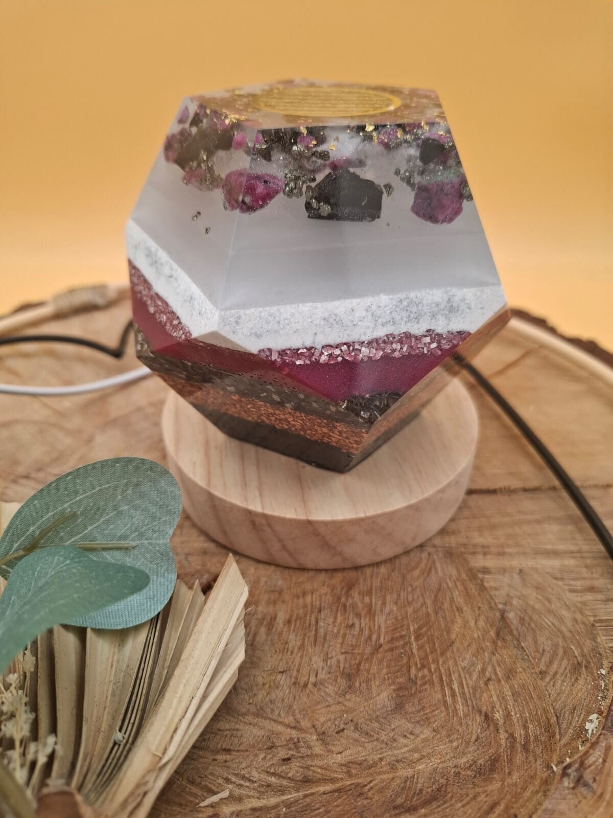 Orgonit Dodekaeder mit Licht Rubin